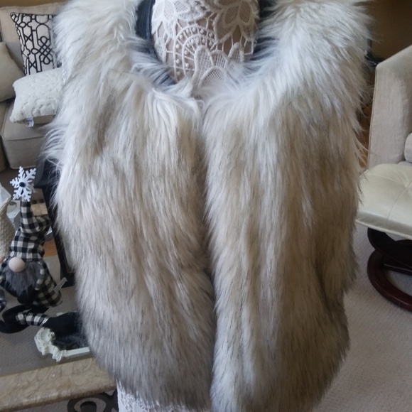 Mossimo Supply Co. Jackets & Blazers - NWOT GORGEOUS Faux FUR & Faux LEATHER Trim VEST